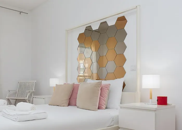 Daire 2 Bdr W/pool And Jacuzzi By Lovelystay