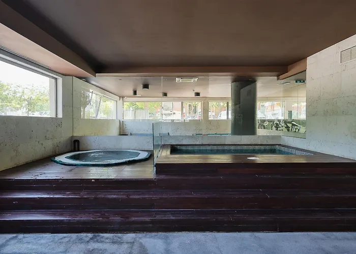 2 Bdr W/pool And Jacuzzi By Lovelystay